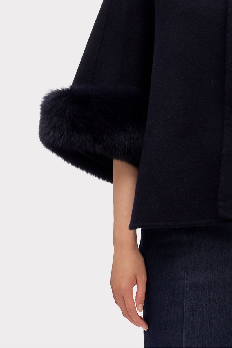 EXTENDED SLEEVES WITH DETACHABLE FUR CUFFS