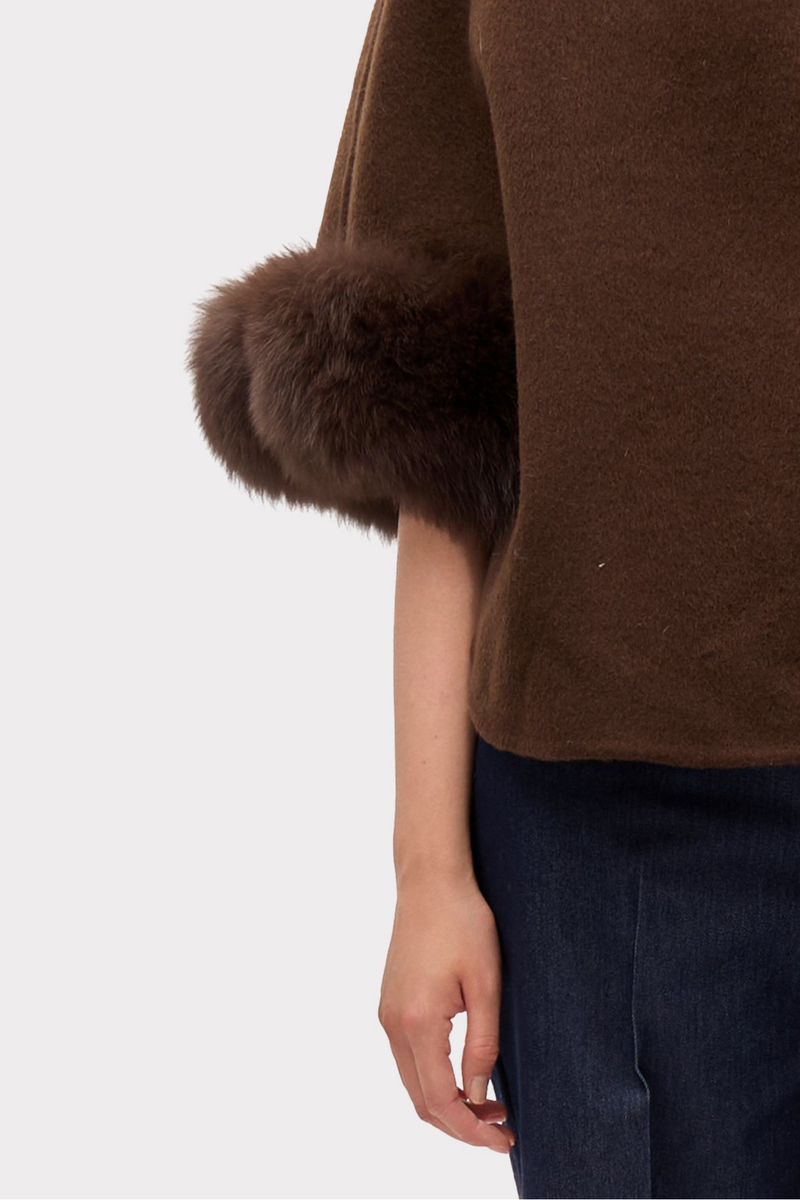 EXTENDED SLEEVES WITH DETACHABLE FUR CUFFS