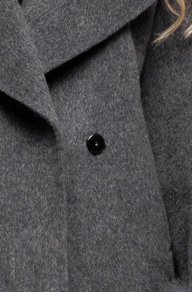 SINGLE-BREASTED WELT POCKET DETAIL