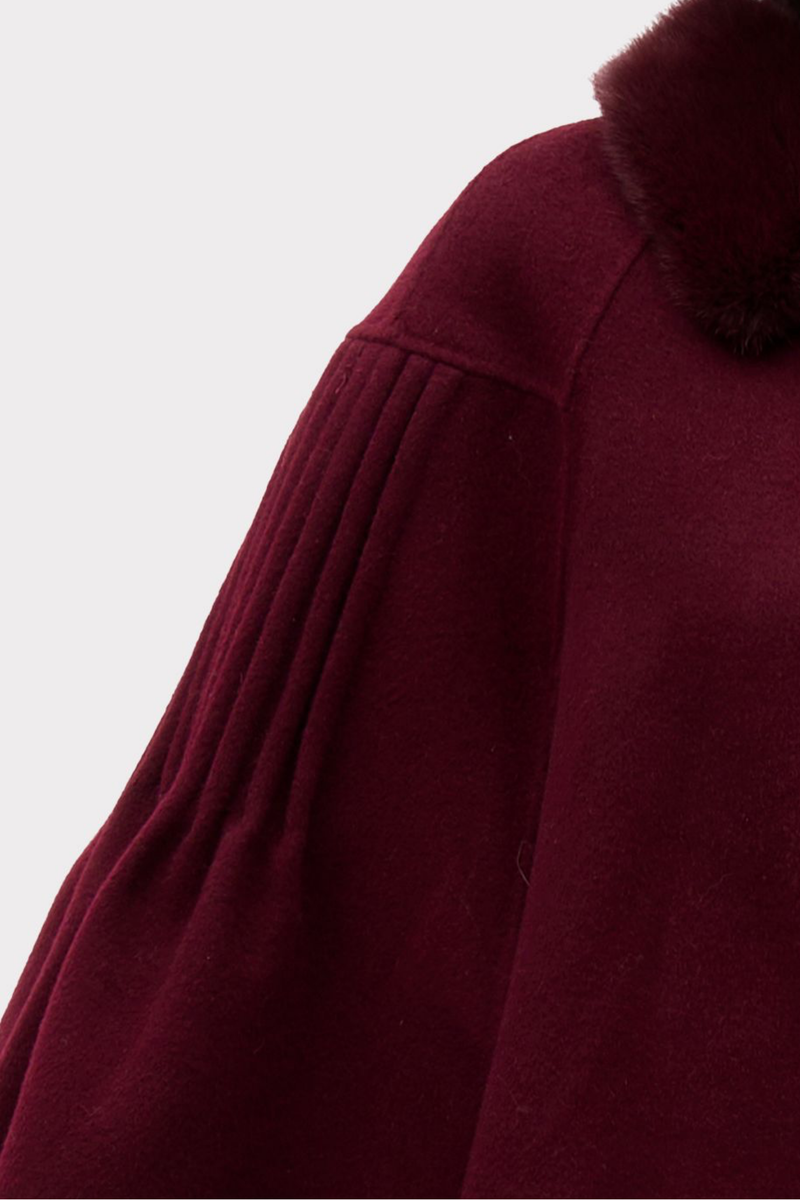 SLEEVE PINTUCK DETAIL