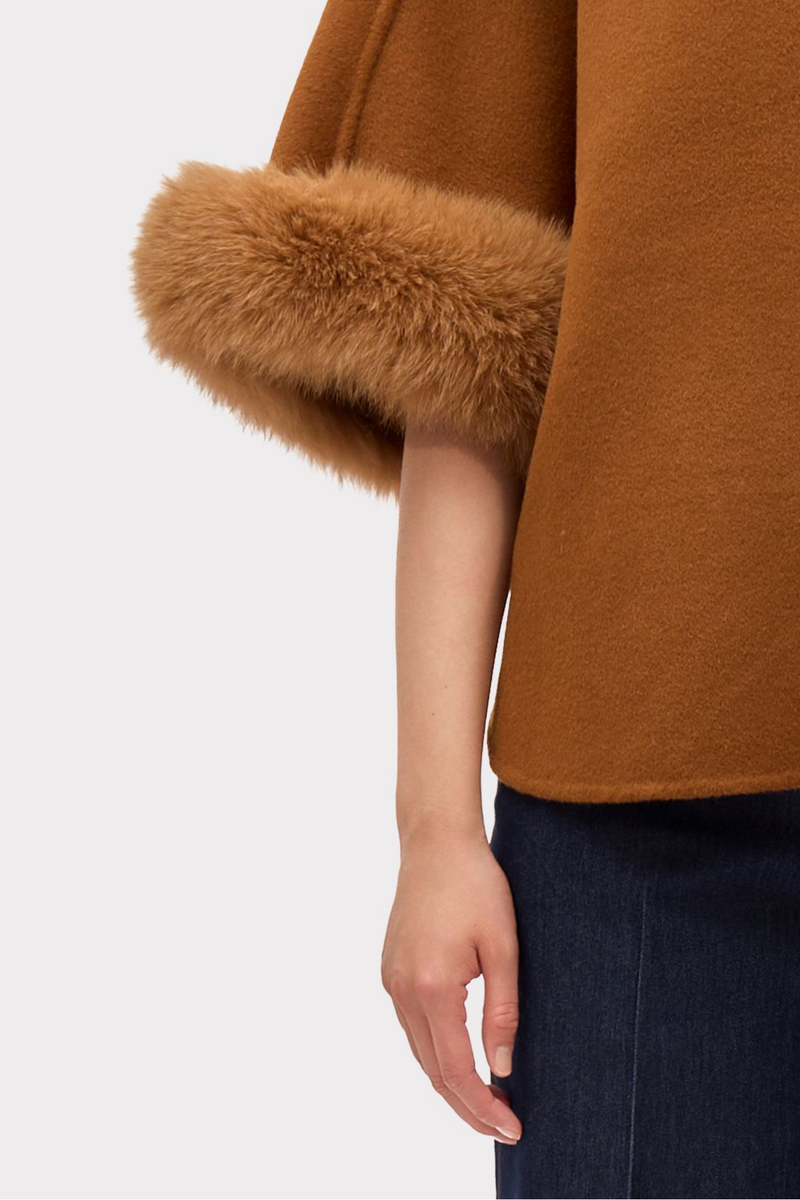 EXTENDED SLEEVES WITH DETACHABLE FUR CUFFS