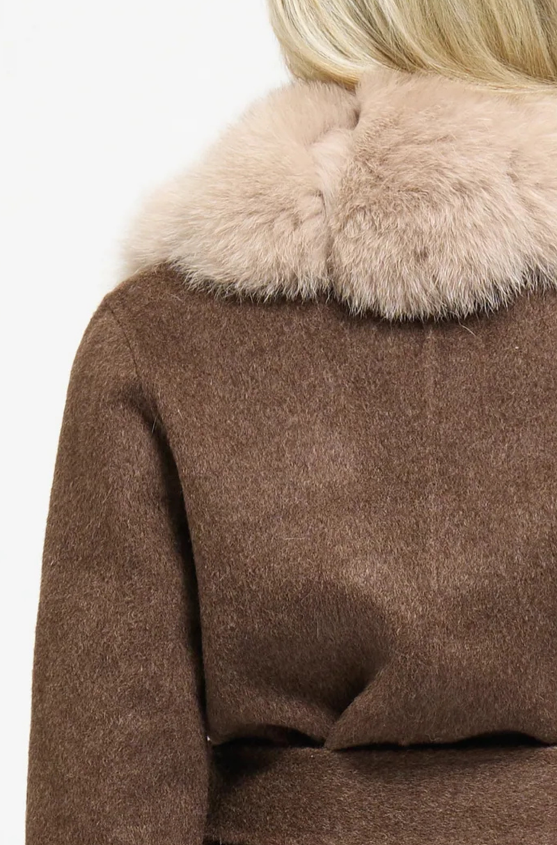FUR COLLAR DETAILING ON THE BACK