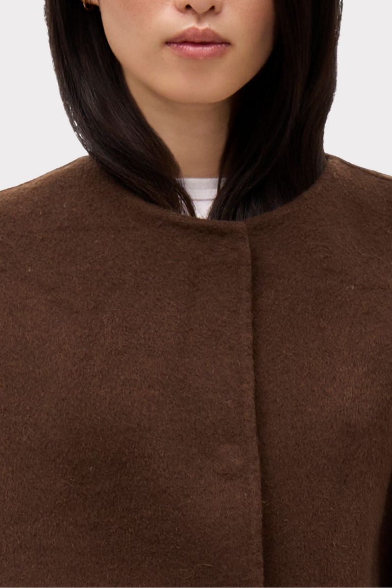 CLEAN ROUND NECKLINE