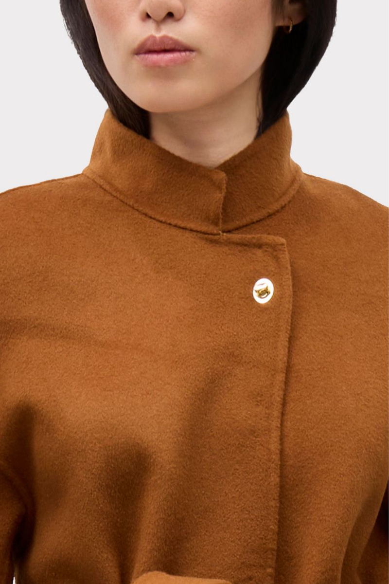 FUNNEL NECK COLLAR