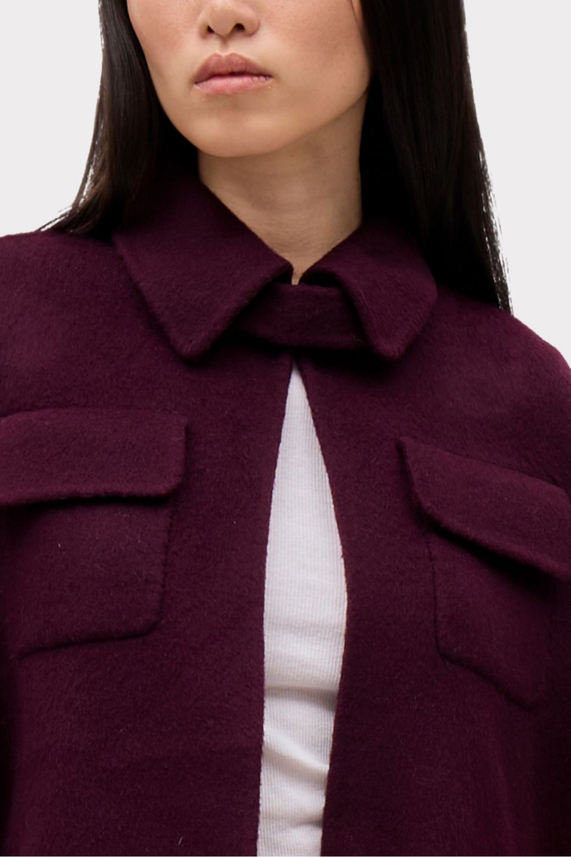 SPREAD COLLAR WITH NECK TAB