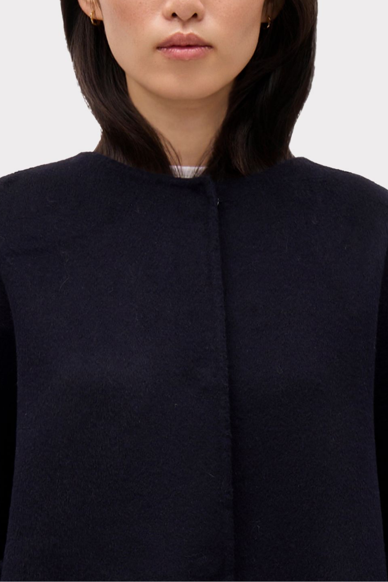 CLEAN ROUND NECKLINE